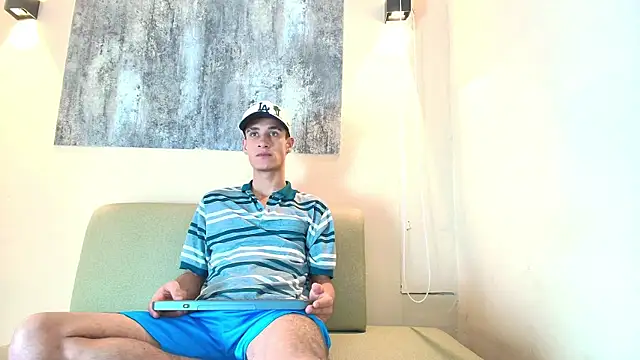 Snapshot of SEBASS_R chatting on 01-15-26, 01:05 SEBASS R online show from 01-15-26, 01:05