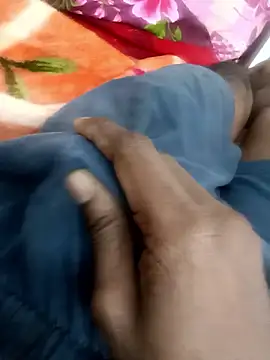 Snapshot of shrank_indian chatting on 01-18-26, 07:39 shrank indian online show from 01-18-26, 07:39