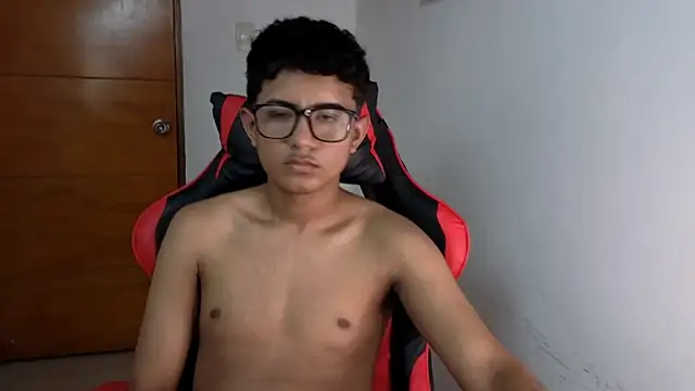 Snapshot of Alluringangel23 chatting on 03-17-26, 11:19 Alluringangel23 online show from 03-17-26, 11:19