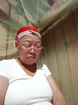 Snapshot of Agnes-baby chatting on 05-23-26, 01:26 Agnes-baby online show from 05-23-26, 01:26