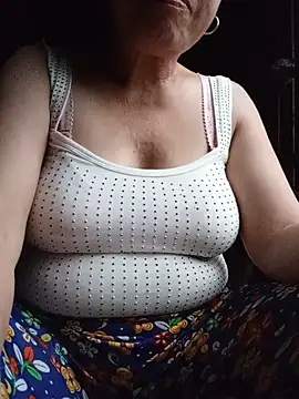 Snapshot of Agnes-baby chatting on 06-04-26, 11:16 Agnes-baby online show from 06-04-26, 11:16