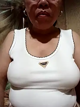 Snapshot of Agnes-baby chatting on 06-06-26, 10:36 Agnes-baby online show from 06-06-26, 10:36