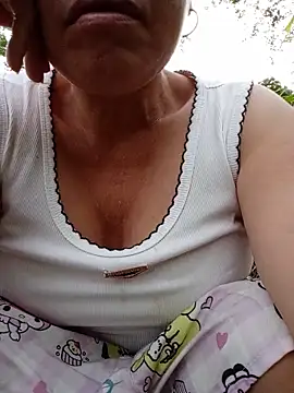 Snapshot of Agnes-baby chatting on 06-07-26, 10:46 Agnes-baby online show from 06-07-26, 10:46