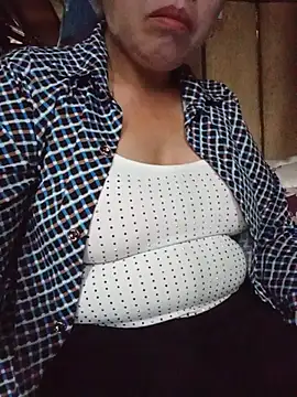 Snapshot of Agnes-baby chatting on 06-11-26, 12:32 Agnes-baby online show from 06-11-26, 12:32
