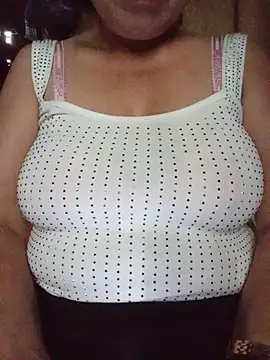 Snapshot of Agnes-baby chatting on 06-12-26, 10:25 Agnes-baby online show from 06-12-26, 10:25