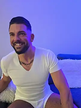 Snapshot of Angelo_33 chatting on 02-06-26, 08:01 Angelo 33 online show from 02-06-26, 08:01