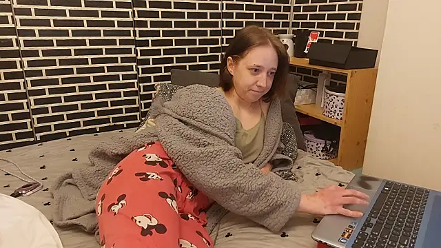 Snapshot of Spatgirl chatting on 02-14-26, 09:22 Spatgirl online show from 02-14-26, 09:22