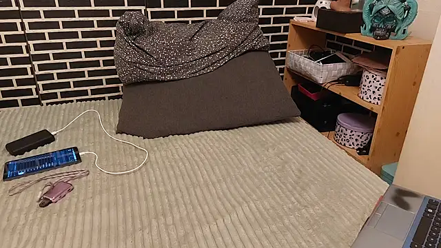 Snapshot of Spatgirl chatting on 03-08-26, 02:04 Spatgirl online show from 03-08-26, 02:04