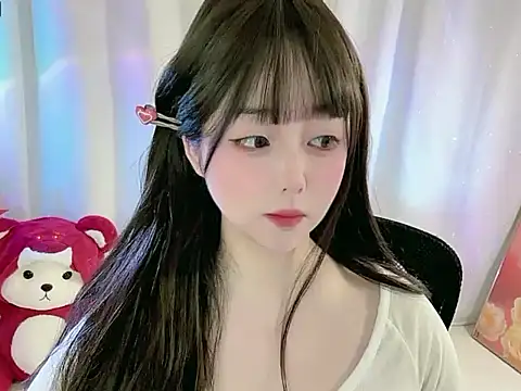 Snapshot of CLaire-5 chatting on 02-16-26, 09:05 CLaire-5 online show from 02-16-26, 09:05