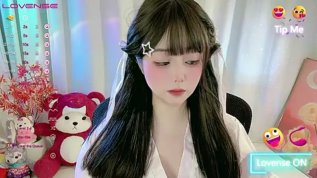 Snapshot of CLaire-5 chatting on 02-19-26, 11:39 CLaire-5 online show from 02-19-26, 11:39