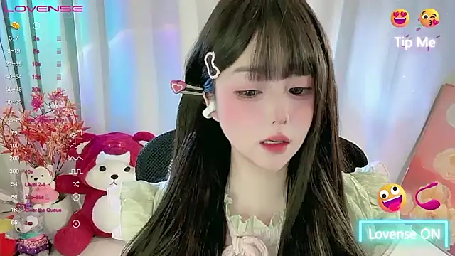 Snapshot of CLaire-5 chatting on 02-25-26, 01:54 CLaire-5 online show from 02-25-26, 01:54