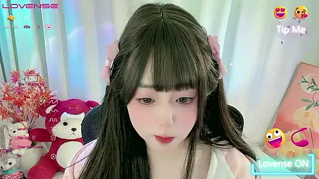 Snapshot of CLaire-5 chatting on 03-06-26, 12:40 CLaire-5 online show from 03-06-26, 12:40