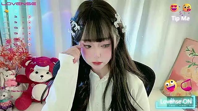 Snapshot of CLaire-5 chatting on 03-07-26, 08:39 CLaire-5 online show from 03-07-26, 08:39