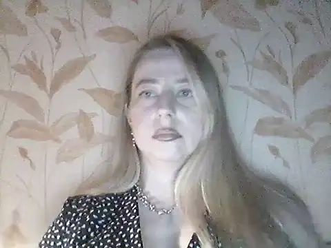 Snapshot of Miralisse chatting on 03-06-26, 08:49 Miralisse online show from 03-06-26, 08:49