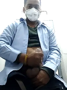 Snapshot of your_hot_dady chatting on 01-05-26, 06:00 your hot dady online show from 01-05-26, 06:00