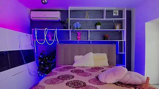 StephieRousee online show from 02-02-26, 06:23