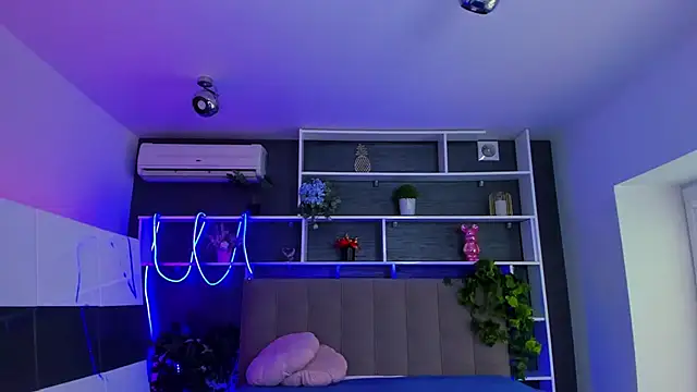 StephieRousee online show from 03-06-26, 06:21