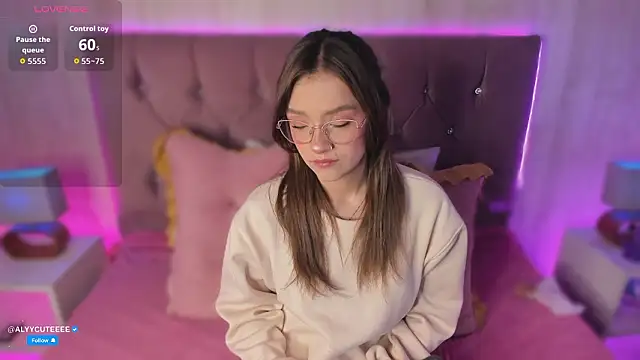 Snapshot of alyy_cut3 chatting on 02-17-26, 02:02 alyy cut3 online show from 02-17-26, 02:02