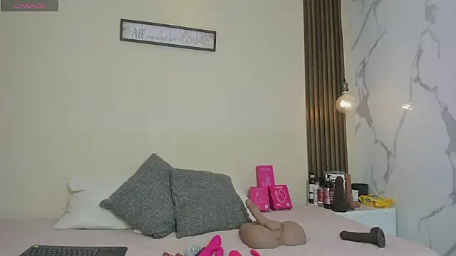 mia gold  online show from 07-17-26, 03:50