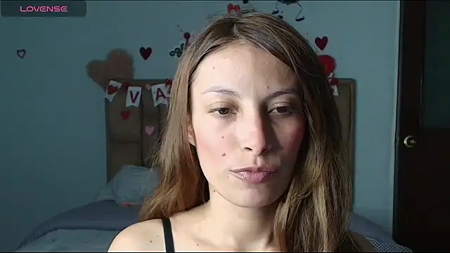 Snapshot of Sweet_moon_v_ chatting on 02-14-26, 12:18 Sweet moon v online show from 02-14-26, 12:18