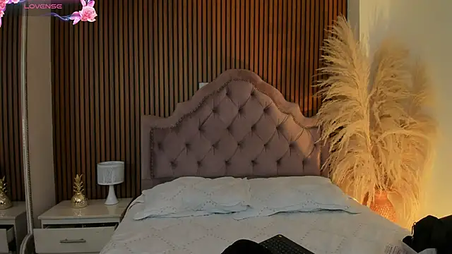 Violett hott  online show from 04-16-26, 12:17