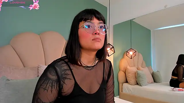 Snapshot of barbara_mmoon chatting on 01-16-26, 04:33 barbara mmoon online show from 01-16-26, 04:33