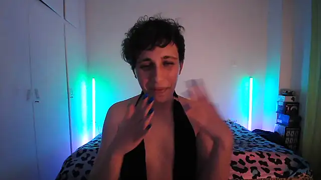 Snapshot of HoneyValentine chatting on 05-23-26, 06:45 HoneyValentine online show from 05-23-26, 06:45