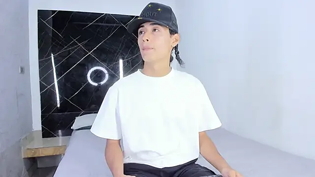 Snapshot of Treyk_king chatting on 01-17-26, 03:44 Treyk king online show from 01-17-26, 03:44