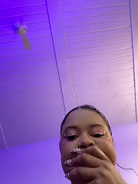 Snapshot of Antonella_03s chatting on 02-14-26, 10:50 Antonella 03s online show from 02-14-26, 10:50