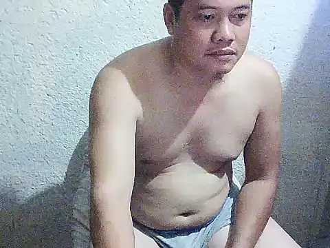 Snapshot of UrAsianGuy90 chatting on 01-13-26, 12:32 UrAsianGuy90 online show from 01-13-26, 12:32