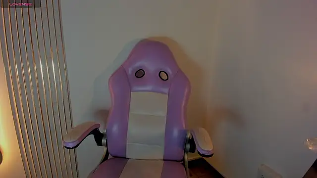 Snapshot of Iamcami_ chatting on 02-18-26, 07:10 Iamcami online show from 02-18-26, 07:10