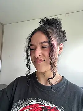 Snapshot of crystal_dlun chatting on 02-21-26, 06:53 crystal dlun online show from 02-21-26, 06:53