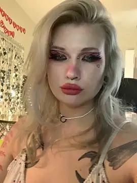 Snapshot of DriveThruDolls chatting on 02-14-26, 08:11 DriveThruDolls online show from 02-14-26, 08:11