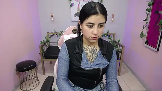 Snapshot of Adri_gomez_x chatting on 07-19-26, 12:42 Adri gomez x online show from 07-19-26, 12:42