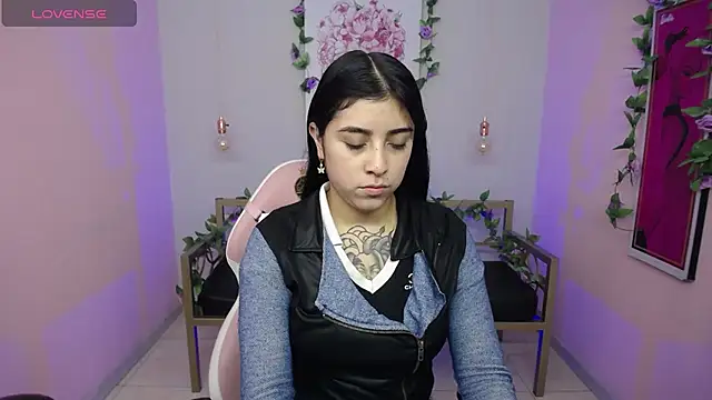 Snapshot of Adri_gomez_x chatting on 07-23-26, 12:25 Adri gomez x online show from 07-23-26, 12:25