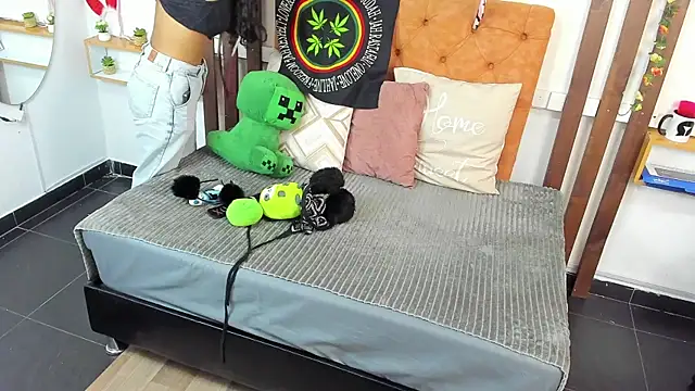 MeowMota  online show from 07-18-26, 06:34