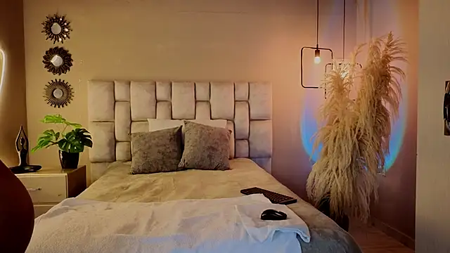 Snapshot of _liiss chatting on 02-10-26, 11:36 liiss online show from 02-10-26, 11:36