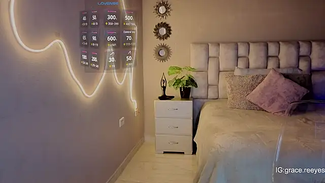 Snapshot of _liiss chatting on 02-12-26, 11:05 liiss online show from 02-12-26, 11:05