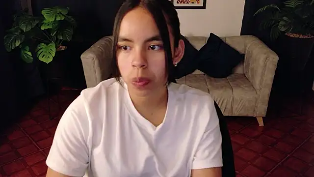 Snapshot of SofiaMante_ chatting on 03-11-26, 09:43 SofiaMante online show from 03-11-26, 09:43