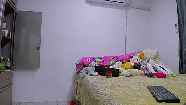 Snapshot of vennuss19 chatting on 02-23-26, 09:56 vennuss19 online show from 02-23-26, 09:56