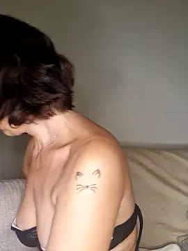 Snapshot of larizinha2026 chatting on 02-03-26, 03:26 larizinha2026 online show from 02-03-26, 03:26