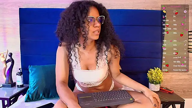 Snapshot of Ellie-Alves chatting on 02-16-26, 04:14 Ellie-Alves online show from 02-16-26, 04:14