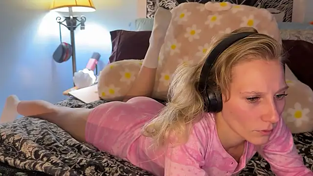 Snapshot of mysunidreamss chatting on 01-16-26, 02:15 mysunidreamss online show from 01-16-26, 02:15