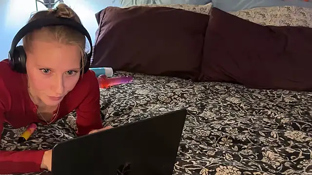 Snapshot of mysunidreamss chatting on 01-17-26, 02:05 mysunidreamss online show from 01-17-26, 02:05