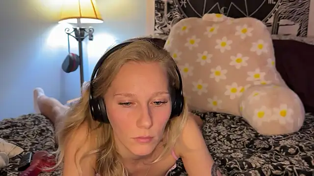 Snapshot of mysunidreamss chatting on 02-05-26, 02:16 mysunidreamss online show from 02-05-26, 02:16