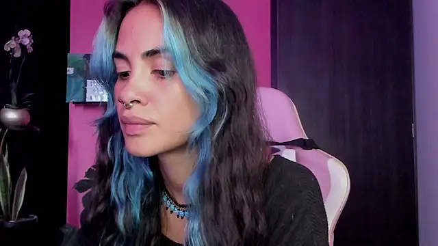 Snapshot of azula_lillet chatting on 01-15-26, 09:40 azula lillet online show from 01-15-26, 09:40