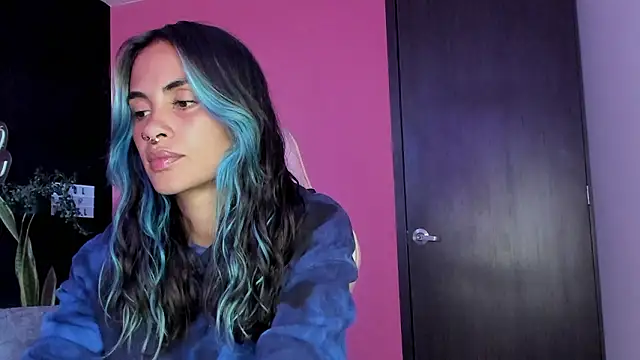 Snapshot of azula_lillet chatting on 02-04-26, 10:04 azula lillet online show from 02-04-26, 10:04