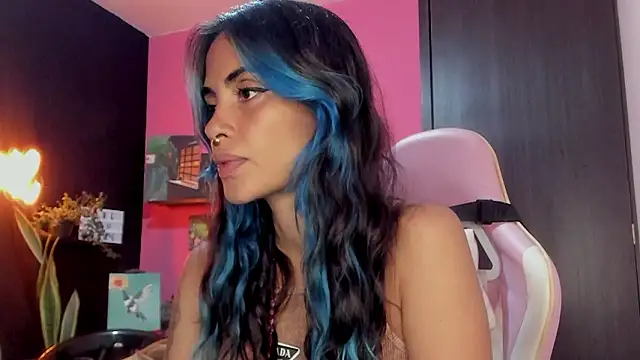 Snapshot of azula_lillet chatting on 02-14-26, 11:45 azula lillet online show from 02-14-26, 11:45