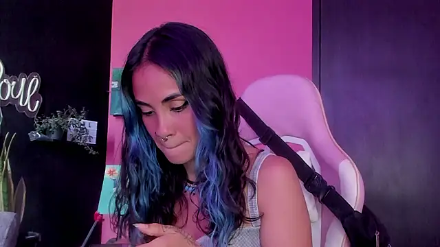 Snapshot of azula_lillet chatting on 02-21-26, 08:54 azula lillet online show from 02-21-26, 08:54