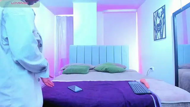 emily7  online show from 02-11-26, 02:11